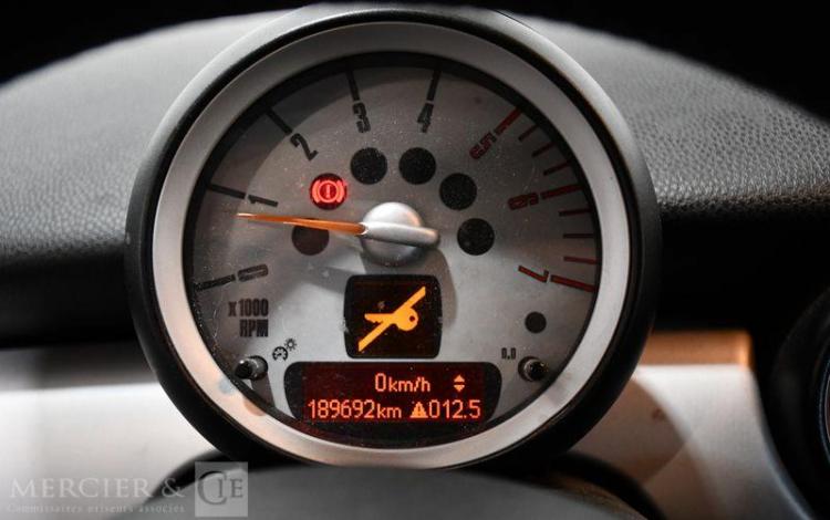 MINI COOPER 1,6 D 110 COOPER NOIR AB-249-VS