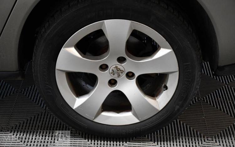 PEUGEOT 3008 1,6 HDI 110 PREMIUM GRIS AJ-154-NR