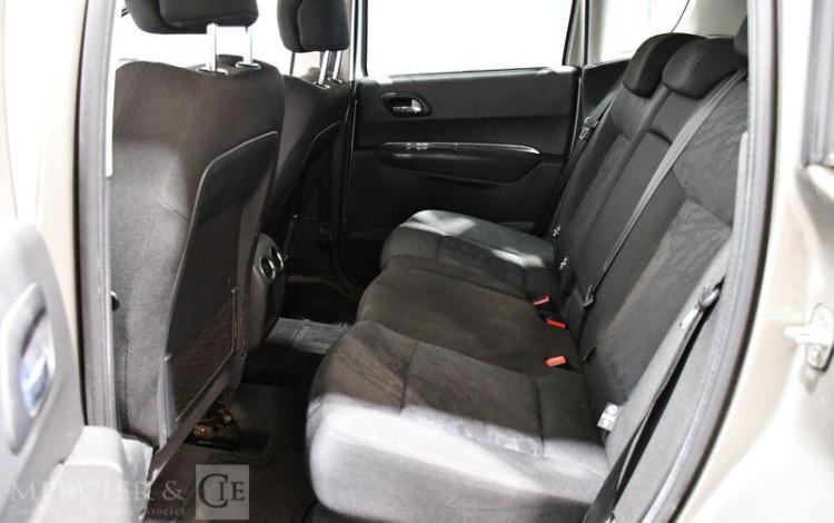 PEUGEOT 3008 1,6 HDI 110 PREMIUM GRIS AJ-154-NR