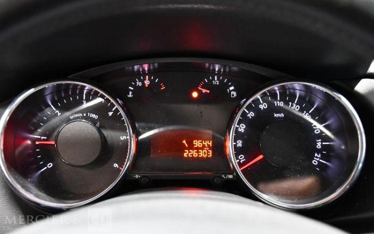 PEUGEOT 3008 1,6 HDI 110 PREMIUM GRIS AJ-154-NR