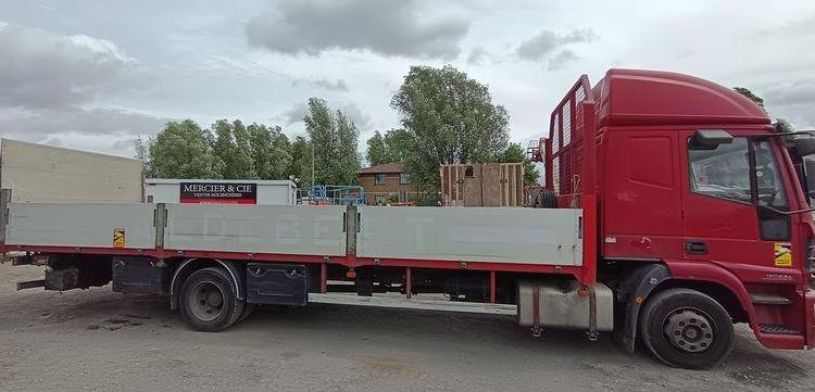 IVECO EUROCARGO 120E24 PLATEAU – PTAC : 11,99 TONNES – 485762 KMS – ANNEE 2004 BORDEAUX AL-033-HK