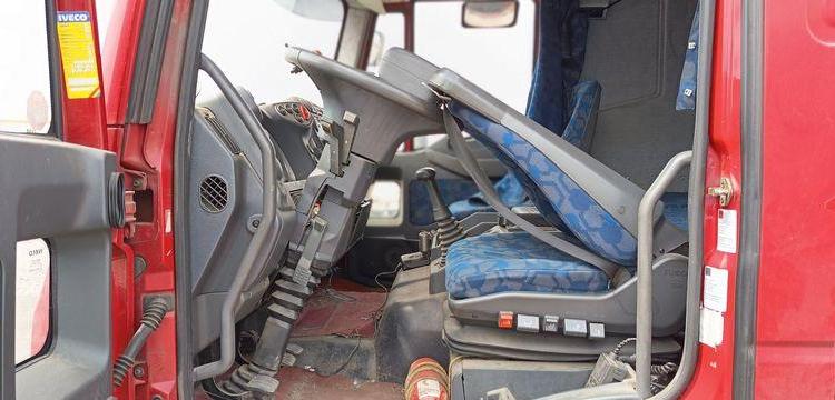 IVECO EUROCARGO 120E24 PLATEAU – PTAC : 11,99 TONNES – 485762 KMS – ANNEE 2004 BORDEAUX AL-033-HK