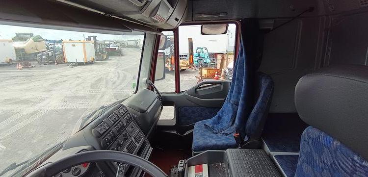IVECO EUROCARGO 120E24 PLATEAU – PTAC : 11,99 TONNES – 485762 KMS – ANNEE 2004 BORDEAUX AL-033-HK