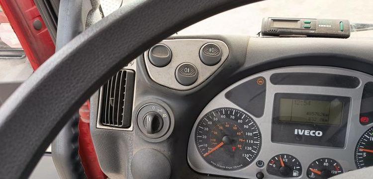 IVECO EUROCARGO 120E24 PLATEAU – PTAC : 11,99 TONNES – 485762 KMS – ANNEE 2004 BORDEAUX AL-033-HK