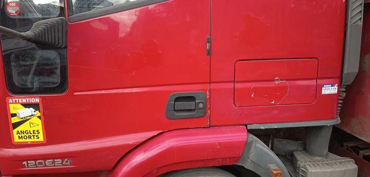IVECO EUROCARGO 120E24 PLATEAU – PTAC : 11,99 TONNES – 485762 KMS – ANNEE 2004 BORDEAUX AL-033-HK