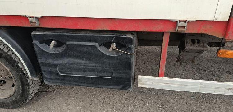 IVECO EUROCARGO 120E24 PLATEAU – PTAC : 11,99 TONNES – 485762 KMS – ANNEE 2004 BORDEAUX AL-033-HK