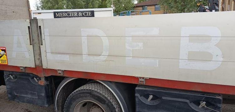 IVECO EUROCARGO 120E24 PLATEAU – PTAC : 11,99 TONNES – 485762 KMS – ANNEE 2004 BORDEAUX AL-033-HK