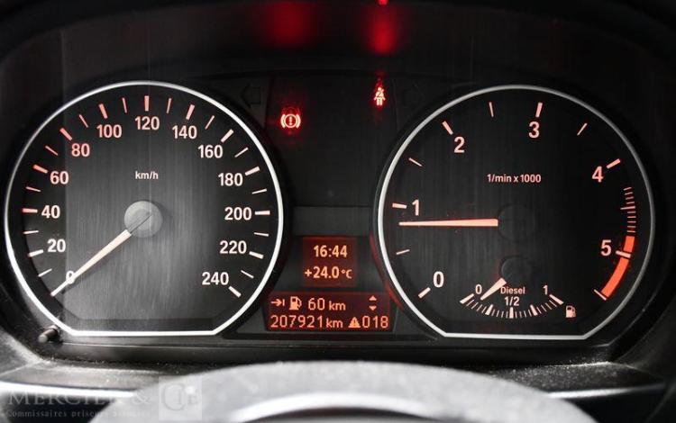 BMW SERIE 1 2,0 116D 115 SPORT DESIGN BLANC AQ-500-JN