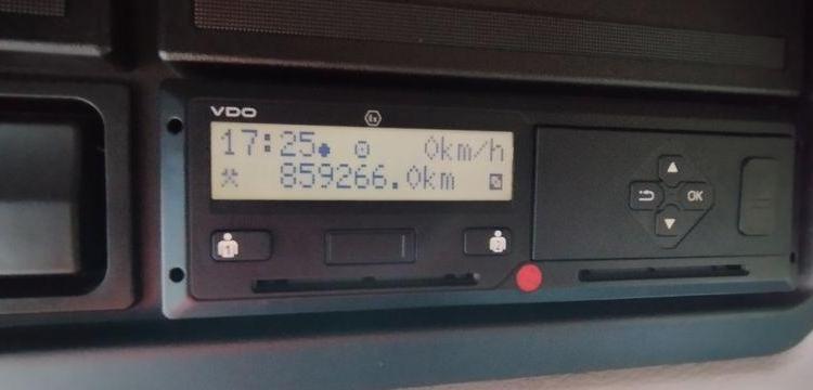 RENAULT PORTEUR MIDLUM 270 DXI AVEC HAYON D’HOLLANDIA – NON ROULANT – AN 2010 BLANC AT-587-NM