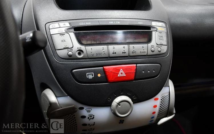 PEUGEOT 107 1,0 70CH TRENDY ROUGE BE-861-QJ