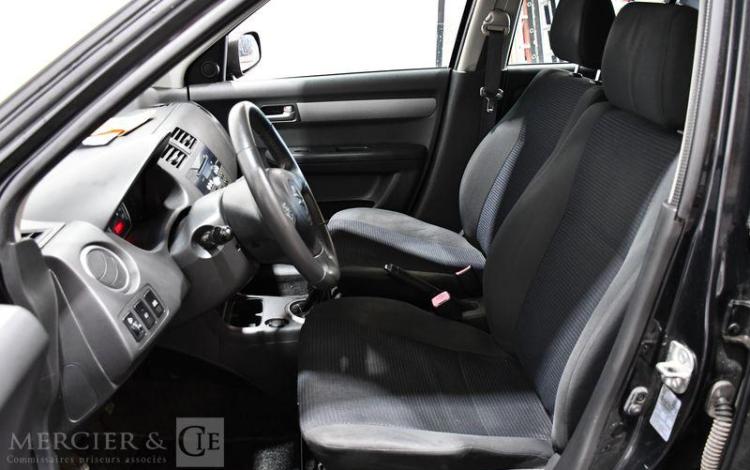SUZUKI SWIFT 1,3 DDIS 75 GLX NOIR BF-400-PL
