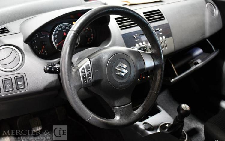 SUZUKI SWIFT 1,3 DDIS 75 GLX NOIR BF-400-PL