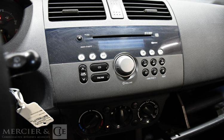 SUZUKI SWIFT 1,3 DDIS 75 GLX NOIR BF-400-PL