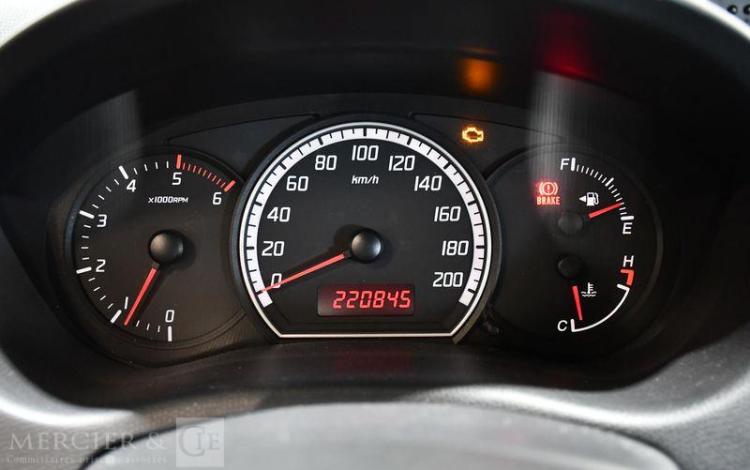 SUZUKI SWIFT 1,3 DDIS 75 GLX NOIR BF-400-PL