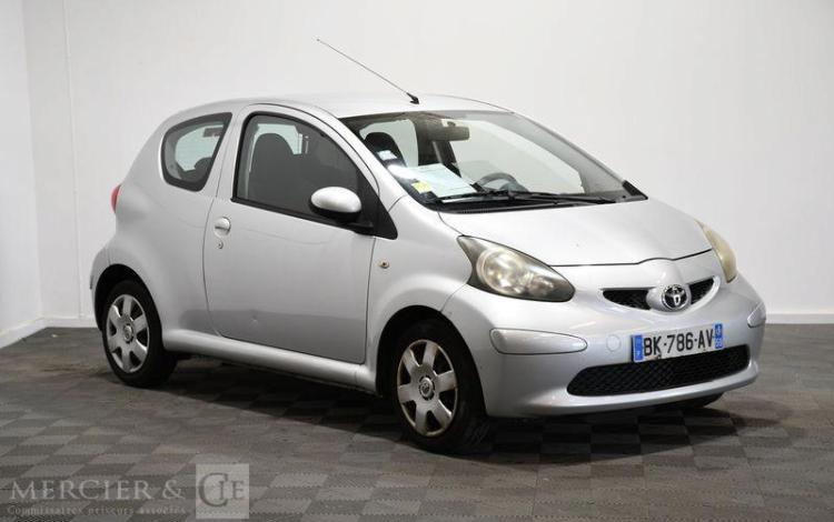 TOYOTA AYGO 1.0 VVTI 70CH GRIS BK-786-AV