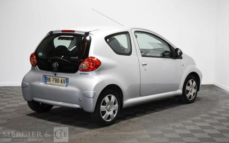 TOYOTA AYGO 1.0 VVTI 70CH GRIS BK-786-AV