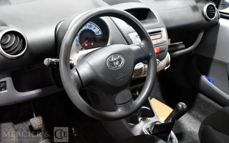 TOYOTA AYGO 1.0 VVTI 70CH GRIS BK-786-AV