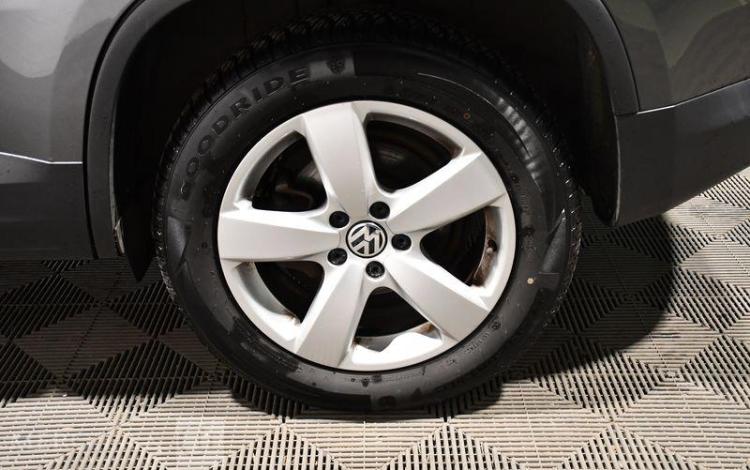 VOLKSWAGEN TIGUAN 2,0 TDI 110CH BVM GRIS CQ-399-JQ