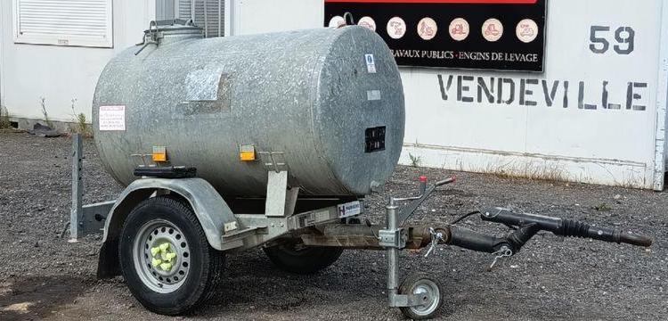 HUBIERE TONNE A EAU 1 ESSIEU PTAC 750 KGS  CQ-593-WM
