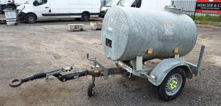 HUBIERE TONNE A EAU 1 ESSIEU PTAC 750 KGS  CQ-593-WM