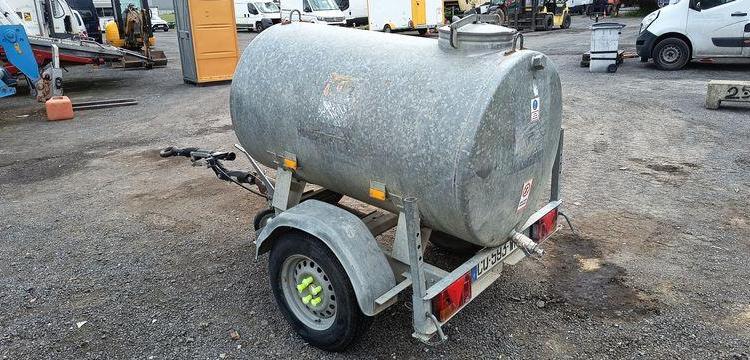 HUBIERE TONNE A EAU 1 ESSIEU PTAC 750 KGS  CQ-593-WM