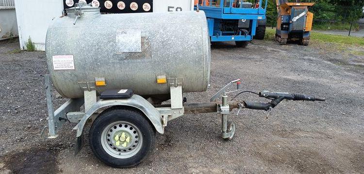 HUBIERE TONNE A EAU 1 ESSIEU PTAC 750 KGS  CQ-593-WM