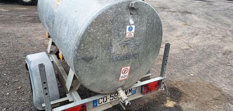 HUBIERE TONNE A EAU 1 ESSIEU PTAC 750 KGS  CQ-593-WM