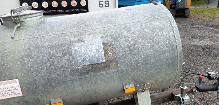 HUBIERE TONNE A EAU 1 ESSIEU PTAC 750 KGS  CQ-593-WM