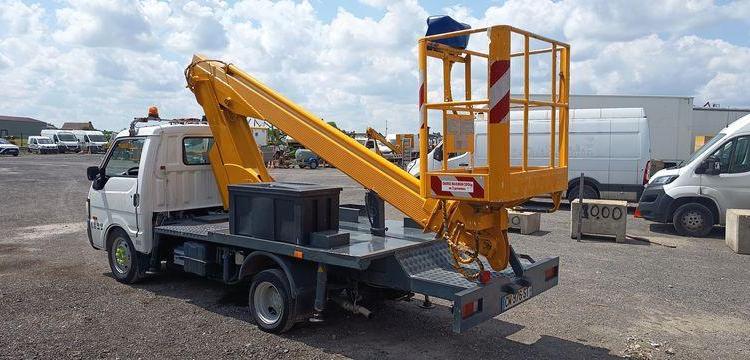 MAZDA MAZDA E 2200 AVEC NACELLE MULTITEL 145 ALU – 16 METRES – DIESEL – 3139 HEURES BLANC CW-976-ST