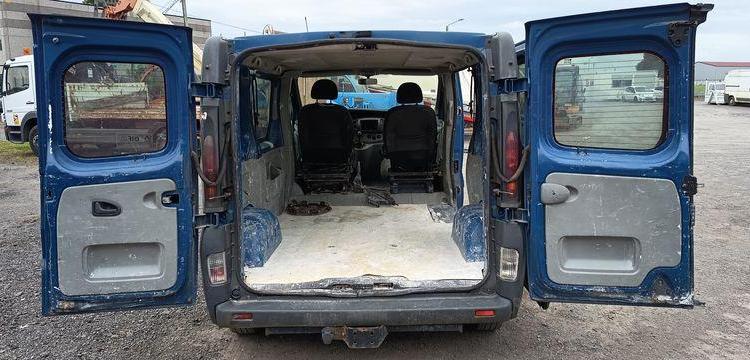 RENAULT TRAFIC 2 L1H1 1000 KGS 1,9 DCI COMBI COURT 100CV – DIESEL – 405062 KMS – AN 2005 BLEU DE-084-DV