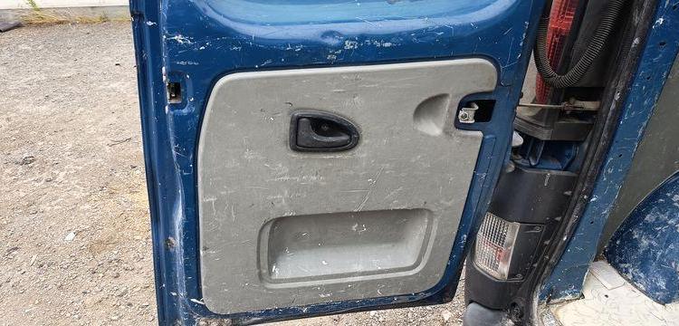 RENAULT TRAFIC 2 L1H1 1000 KGS 1,9 DCI COMBI COURT 100CV – DIESEL – 405062 KMS – AN 2005 BLEU DE-084-DV