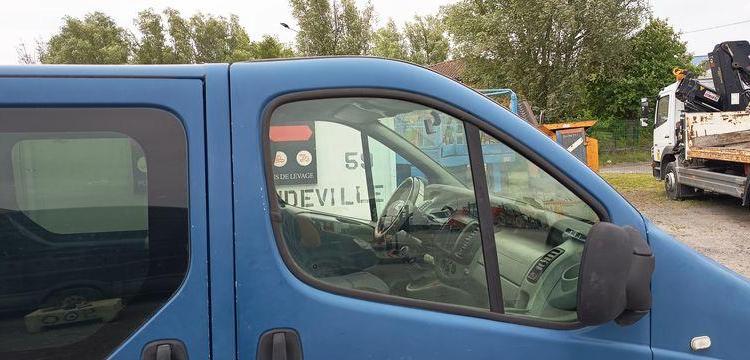 RENAULT TRAFIC 2 L1H1 1000 KGS 1,9 DCI COMBI COURT 100CV – DIESEL – 405062 KMS – AN 2005 BLEU DE-084-DV