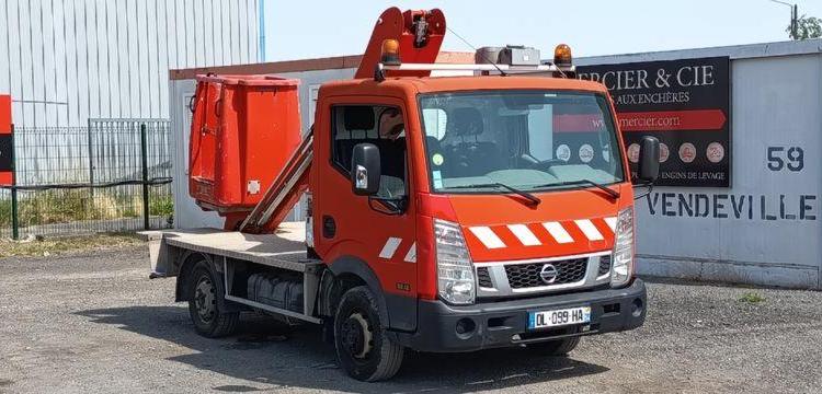 NISSAN CABSTAR  AVEC NACELLE INF 12M FRANCE ELEVATEUR ROUGE DL-099-HA