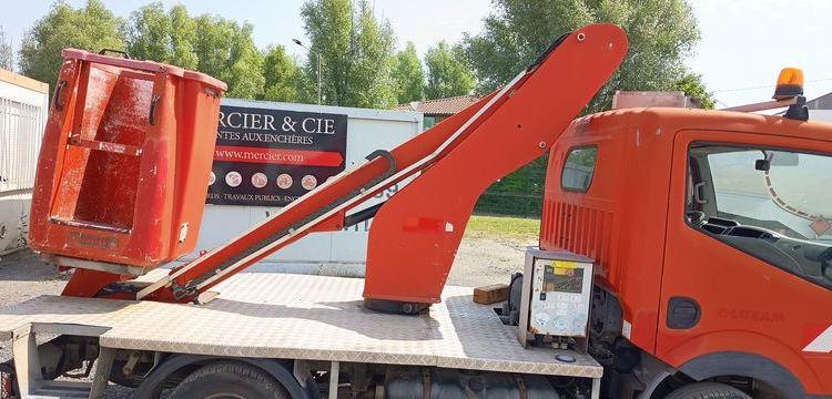 NISSAN CABSTAR  AVEC NACELLE INF 12M FRANCE ELEVATEUR ROUGE DL-099-HA
