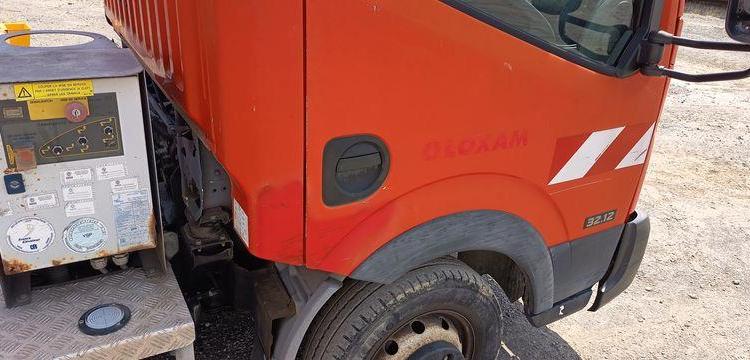NISSAN CABSTAR  AVEC NACELLE INF 12M FRANCE ELEVATEUR ROUGE DL-099-HA