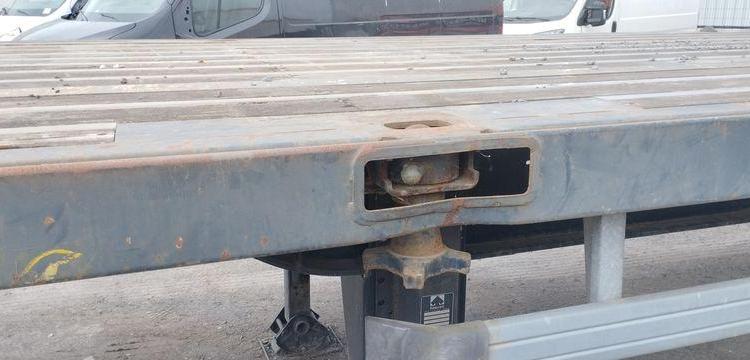 SRT SEMI REMORQUE PLATEAU SRD3 38C – 3 ESSIEUX PTAC 34 TONNES – 22762 KMS – AN 2004  DS-219-TL