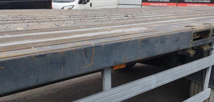 SRT SEMI REMORQUE PLATEAU SRD3 38C – 3 ESSIEUX PTAC 34 TONNES – 22762 KMS – AN 2004  DS-219-TL