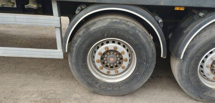 SRT SEMI REMORQUE PLATEAU SRD3 38C – 3 ESSIEUX PTAC 34 TONNES – 22762 KMS – AN 2004  DS-219-TL