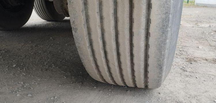 SRT SEMI REMORQUE PLATEAU SRD3 38C – 3 ESSIEUX PTAC 34 TONNES – 22762 KMS – AN 2004  DS-219-TL