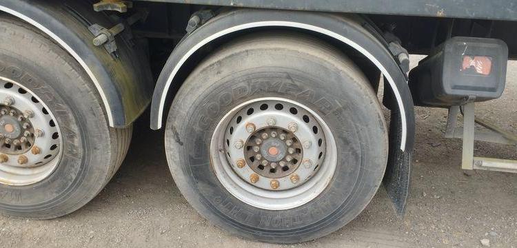 SRT SEMI REMORQUE PLATEAU SRD3 38C – 3 ESSIEUX PTAC 34 TONNES – 22762 KMS – AN 2004  DS-219-TL