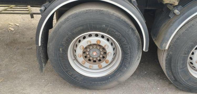 SRT SEMI REMORQUE PLATEAU SRD3 38C – 3 ESSIEUX PTAC 34 TONNES – 22762 KMS – AN 2004  DS-219-TL