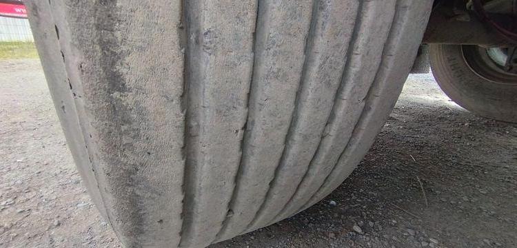 SRT SEMI REMORQUE PLATEAU SRD3 38C – 3 ESSIEUX PTAC 34 TONNES – 22762 KMS – AN 2004  DS-219-TL