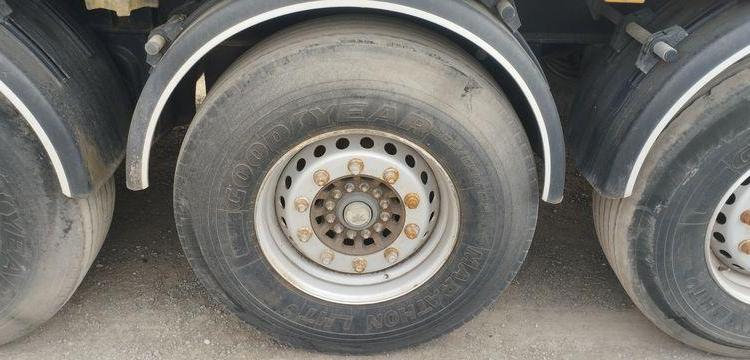 SRT SEMI REMORQUE PLATEAU SRD3 38C – 3 ESSIEUX PTAC 34 TONNES – 22762 KMS – AN 2004  DS-219-TL