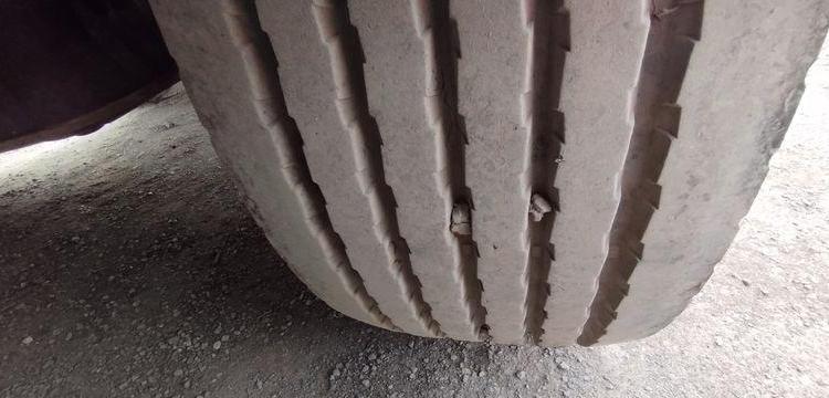 SRT SEMI REMORQUE PLATEAU SRD3 38C – 3 ESSIEUX PTAC 34 TONNES – 22762 KMS – AN 2004  DS-219-TL