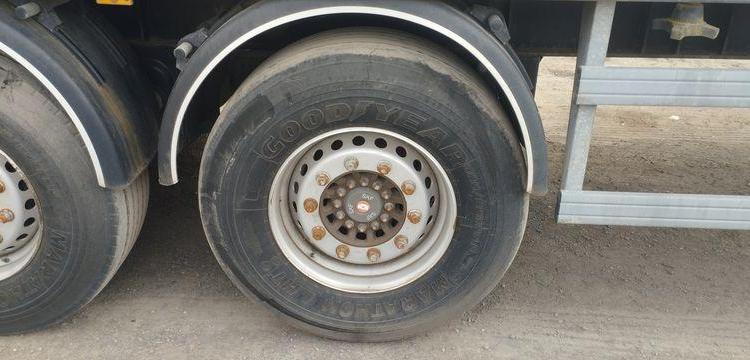 SRT SEMI REMORQUE PLATEAU SRD3 38C – 3 ESSIEUX PTAC 34 TONNES – 22762 KMS – AN 2004  DS-219-TL