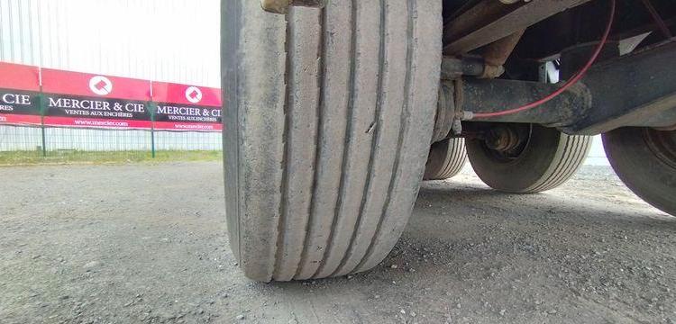 SRT SEMI REMORQUE PLATEAU SRD3 38C – 3 ESSIEUX PTAC 34 TONNES – 22762 KMS – AN 2004  DS-219-TL