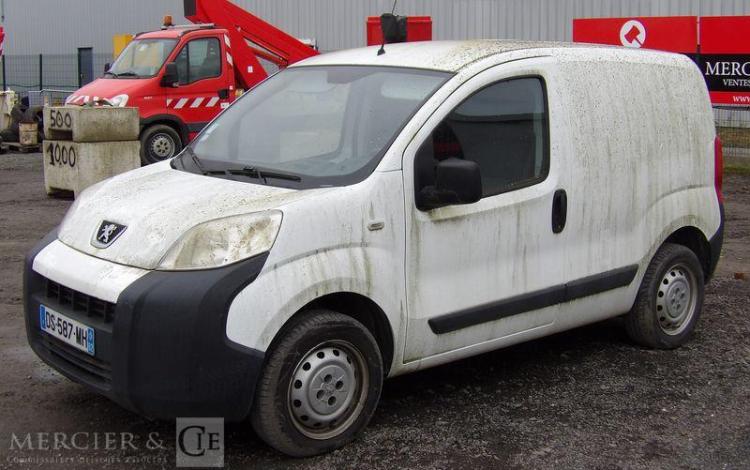 PEUGEOT BIPPER 1,3 HDI FAP BLUE LION 75CV – DIESEL – 107149 KMS – ANNEE 2015 BLANC DS-587-MH