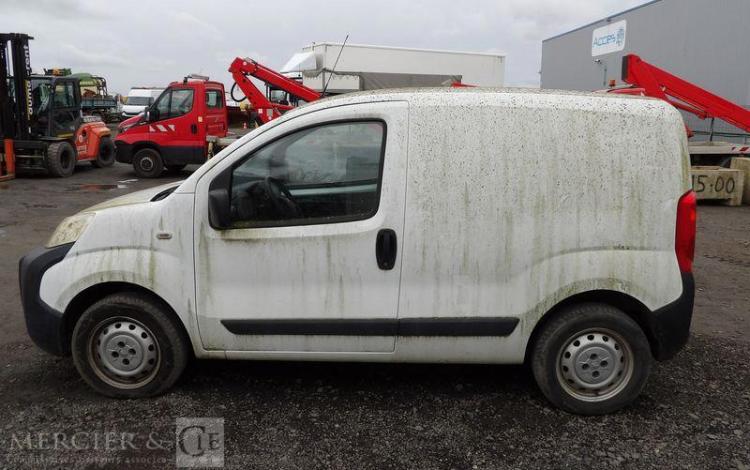 PEUGEOT BIPPER 1,3 HDI FAP BLUE LION 75CV – DIESEL – 107149 KMS – ANNEE 2015 BLANC DS-587-MH