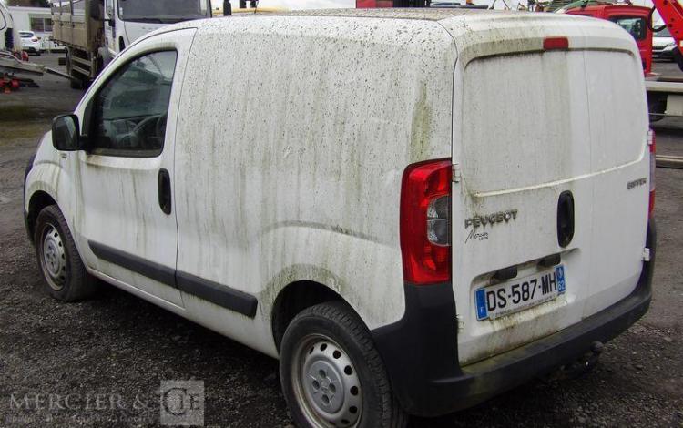 PEUGEOT BIPPER 1,3 HDI FAP BLUE LION 75CV – DIESEL – 107149 KMS – ANNEE 2015 BLANC DS-587-MH