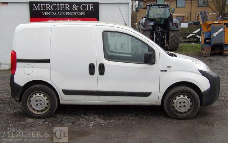 PEUGEOT BIPPER 1,3 HDI FAP BLUE LION 75CV – DIESEL – 107149 KMS – ANNEE 2015 BLANC DS-587-MH